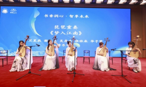 顺发配资 上海大学启动“书香”阅读系列活动